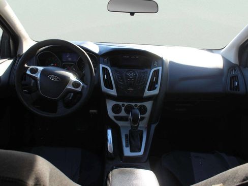 Used 2013 Ford Focus SE w/ SE Winter Pkg image 9