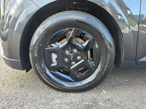 Used 2026 Kia Carnival FWD image 16