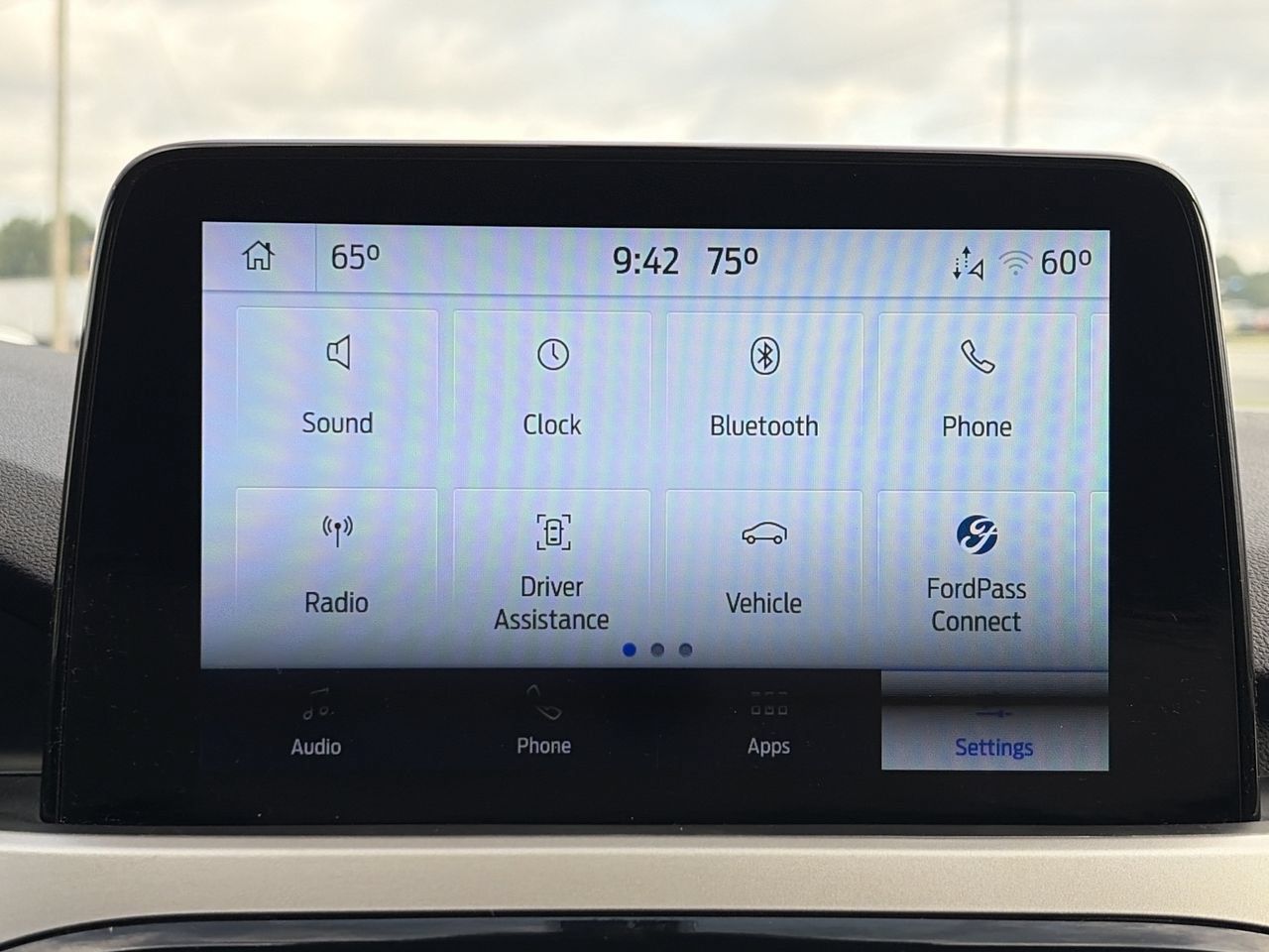 Used 2022 Ford Escape SE w/ SE Sport Appearance Package FWD image 3