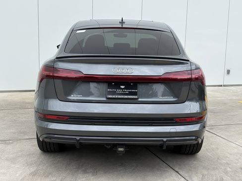Used 2021 Audi e-tron Prestige w/ Prestige Package image 8