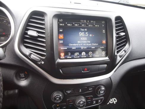 Used 2014 Jeep Cherokee Trailhawk w/ Comfort/Convenience Group AWD/4WD image 10