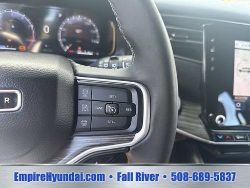 Used 2024 Jeep Wagoneer L Series II w/ Flexible Seating Group AWD/4WD image 27