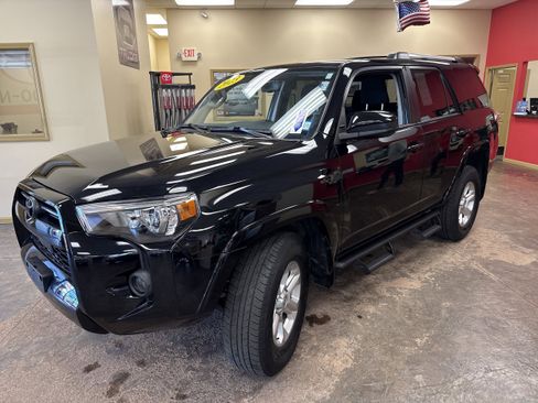 Used 2023 Toyota 4Runner SR5 image 3