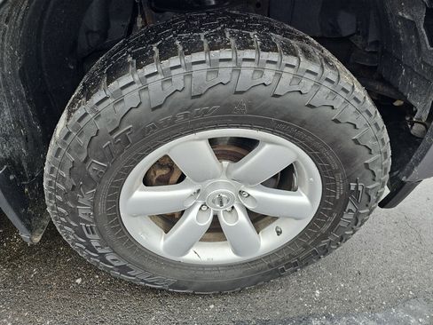 Used 2013 Nissan Titan SV w/ SV Value Truck Pkg image 13