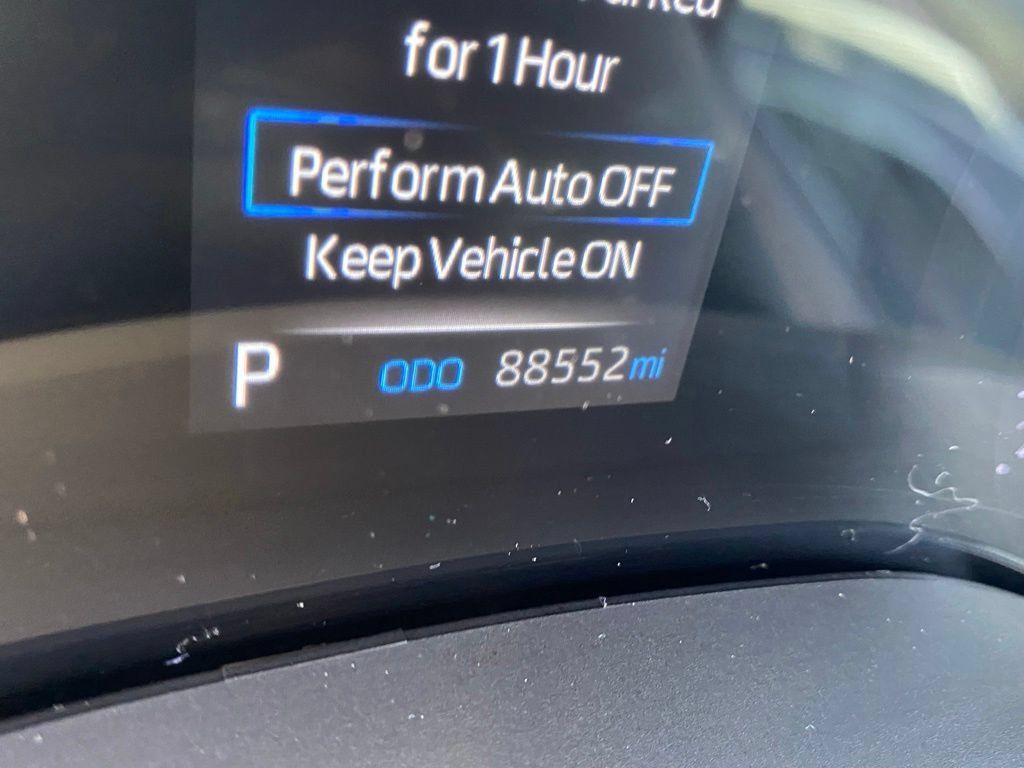 Used 2023 Toyota Sienna XSE FWD image 5