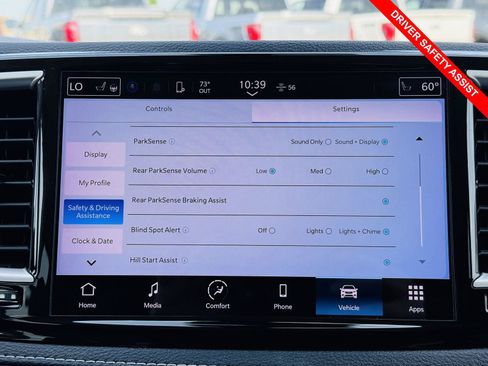 Used 2023 Chrysler Pacifica Touring-L FWD image 8