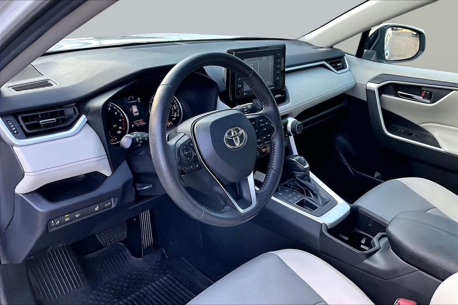 Certified 2022 Toyota RAV4 XLE Premium AWD/4WD image 17