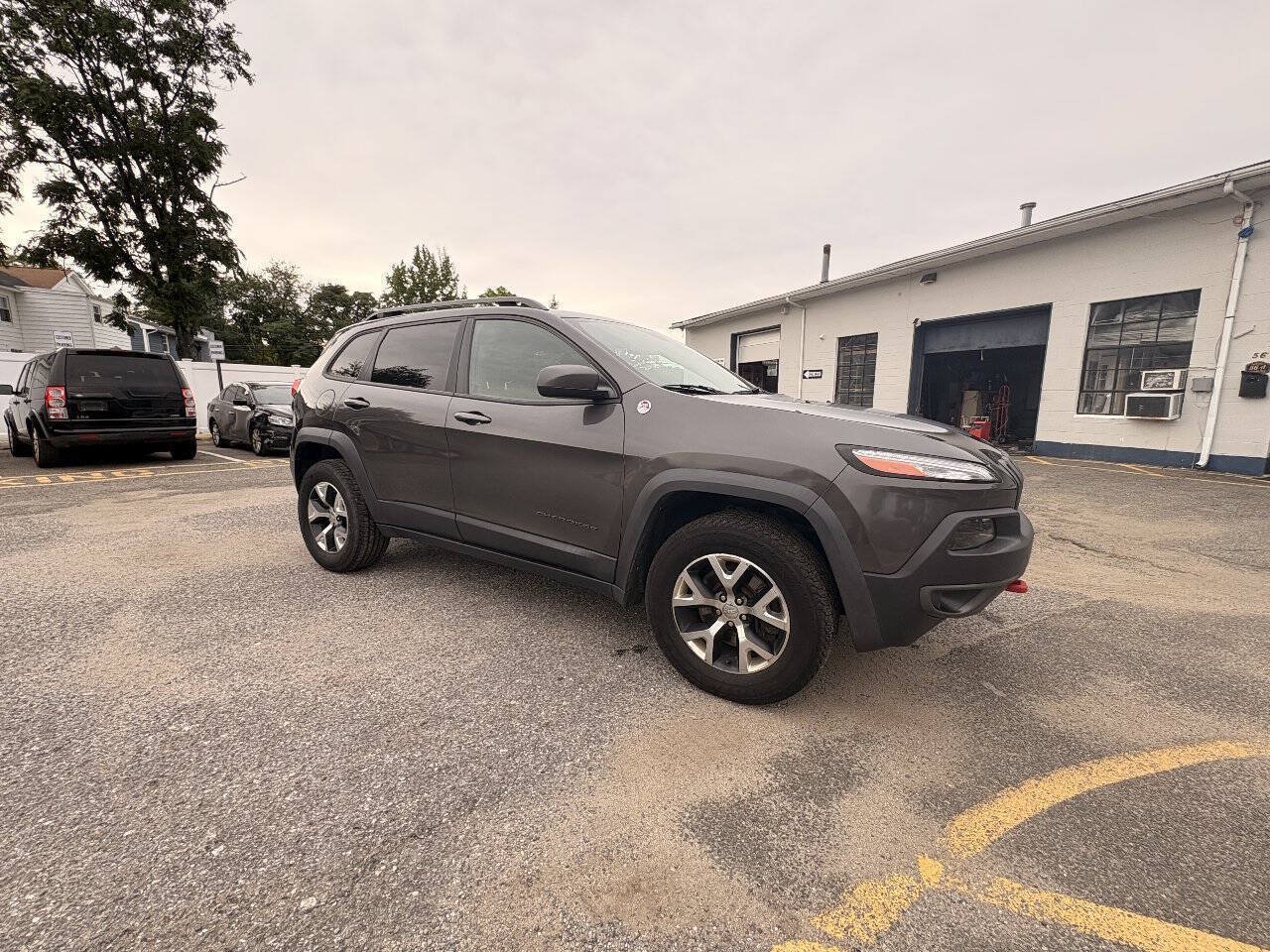 Used 2014 Jeep Cherokee Trailhawk w/ Cold Weather Group AWD/4WD image 5