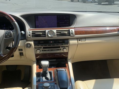 Used 2013 Lexus LS 460 AWD w/ Comfort Pkg image 31