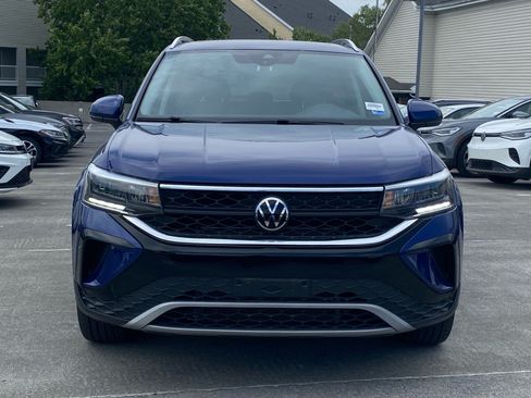 Certified 2023 Volkswagen Taos SE w/ Panoramic Sunroof Package AWD/4WD image 4