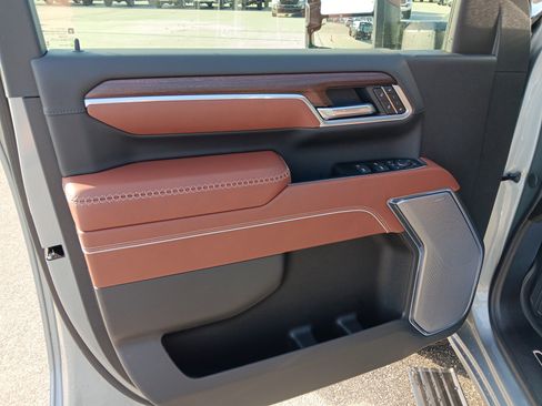 New 2026 GMC Sierra 2500 Denali Ultimate w/ LPO, Black Badging Package image 8