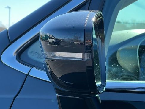 Used 2024 Chrysler Pacifica Touring-L FWD image 44