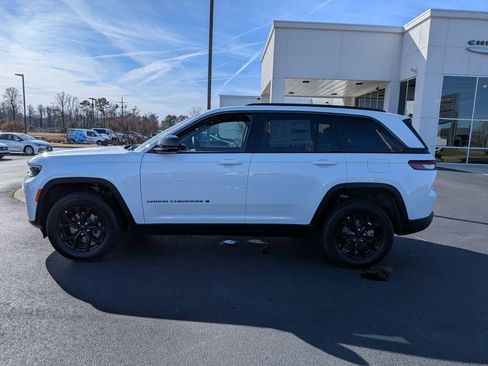 New 2026 Jeep Grand Cherokee Laredo image 8