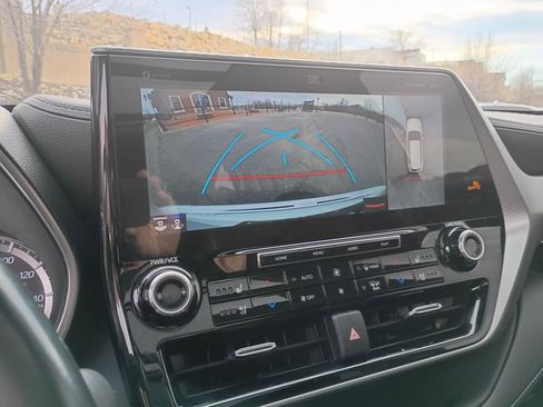 Used 2021 Toyota Highlander XLE image 27