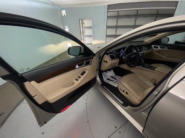 Used 2015 Hyundai Genesis 3.8 RWD image 11