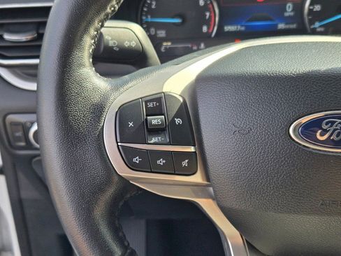 Used 2022 Ford Explorer XLT w/ Equipment Group 202A image 31