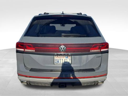 Used 2024 Volkswagen Atlas Peak Edition SEL image 4