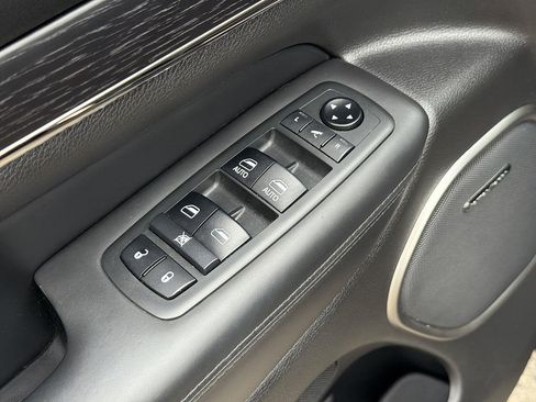 Used 2019 Jeep Grand Cherokee High Altitude RWD image 23