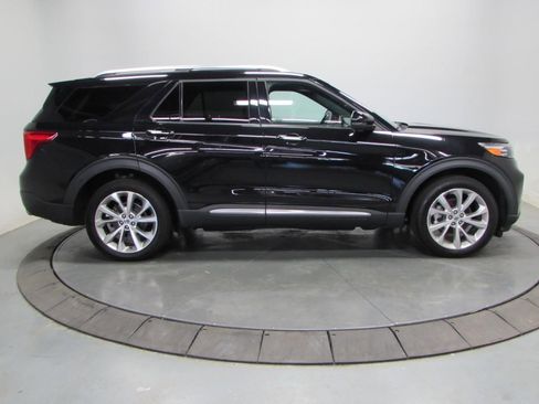 Used 2022 Ford Explorer Platinum w/ Equipment Group 601A AWD/4WD image 8