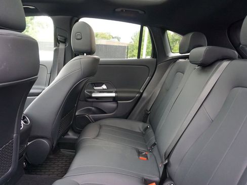 Used 2025 Mercedes-Benz GLA 250 image 13