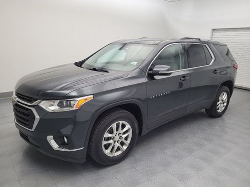 Used 2018 Chevrolet Traverse LT FWD image 2