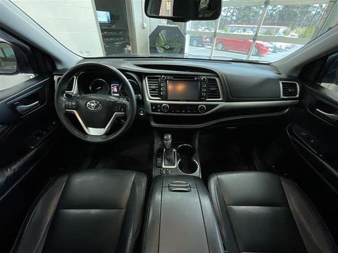 Used 2015 Toyota Highlander XLE image 21