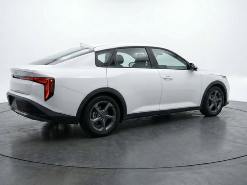Used 2025 Kia K4 FWD image 9