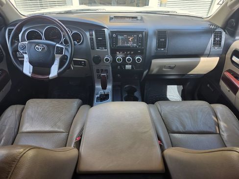 Used 2016 Toyota Sequoia Platinum RWD image 38