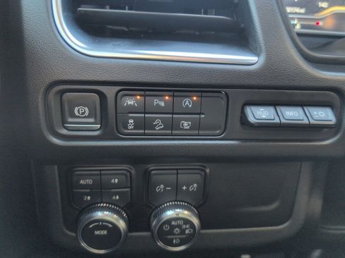 Used 2023 GMC Yukon AT4 w/ AT4 Premium Package AWD/4WD image 22