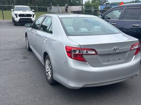 Used 2014 Toyota Camry LE FWD image 4