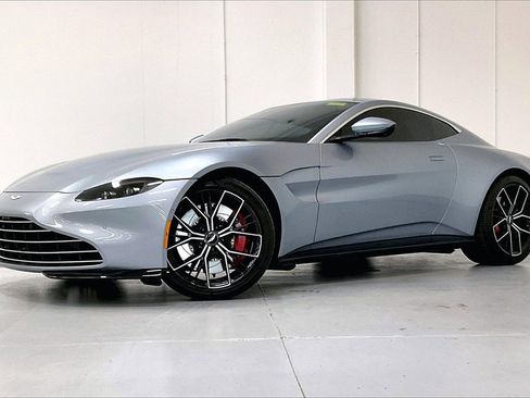 Used 2021 Aston Martin V8 Vantage Base image 3