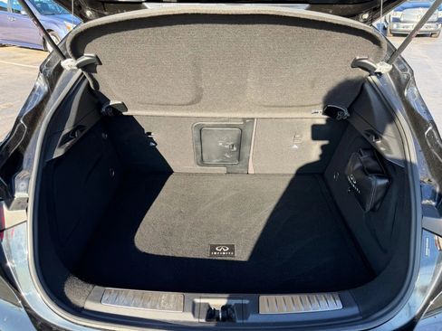 Used 2018 INFINITI QX30 Premium w/ Navigation Package image 34