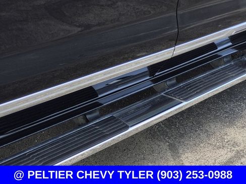 Used 2022 Chevrolet Silverado 1500 High Country w/ High Country Premium Package AWD/4WD image 9