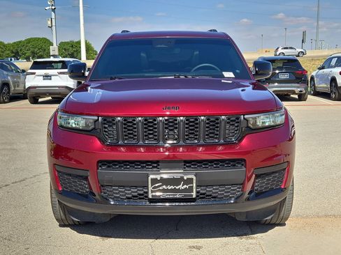 Used 2024 Jeep Grand Cherokee L Altitude AWD/4WD image 10