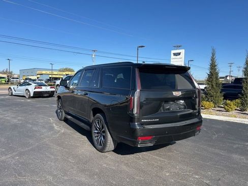 Used 2023 Cadillac Escalade ESV Sport image 8