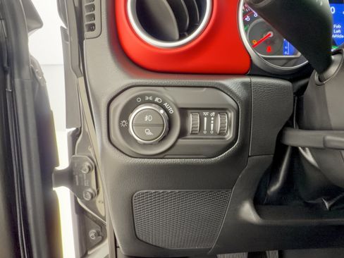 Used 2022 Jeep Gladiator Rubicon w/ Cold Weather Group AWD/4WD image 32