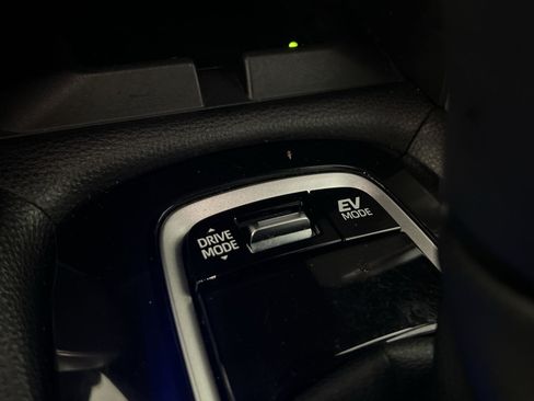 Used 2025 Toyota Corolla Cross AWD Hybrid image 33