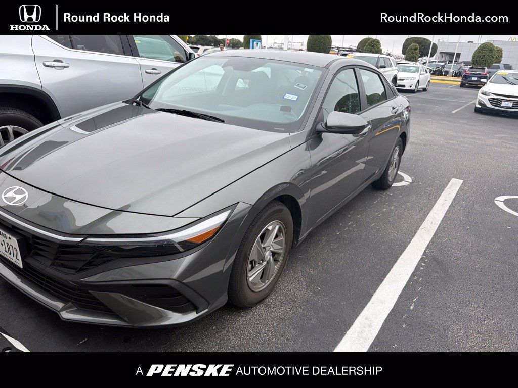 Used 2025 Hyundai Elantra SE FWD image 1