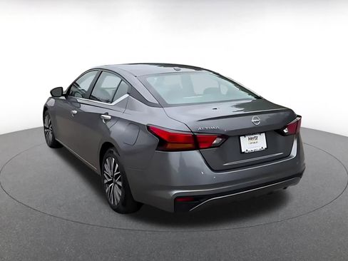 Used 2025 Nissan Altima 2.5 SV image 11