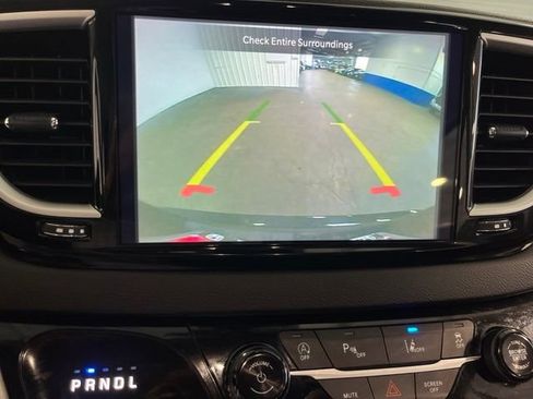 Used 2024 Chrysler Pacifica Touring-L FWD image 28