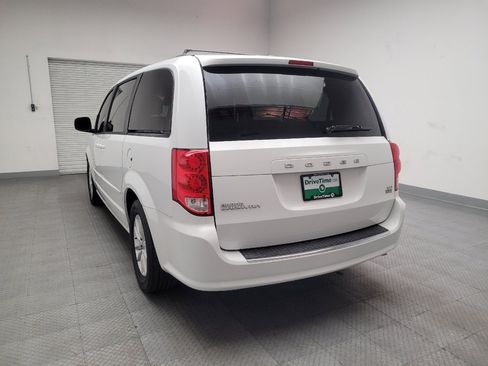 Used 2016 Dodge Grand Caravan SXT image 6