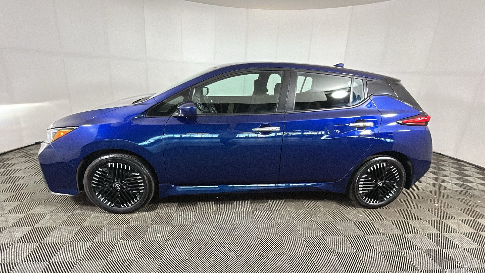 Used 2025 Nissan Leaf SV Plus FWD image 7