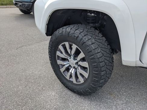 Used 2021 Toyota Tacoma Limited image 36