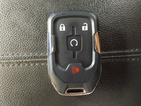 Used 2022 GMC Terrain SLE w/ Driver Convenience Package FWD image 32