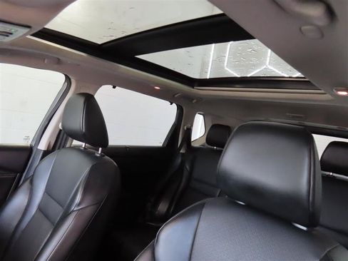 Used 2024 Nissan Rogue SV w/ SV Premium Package FWD image 17