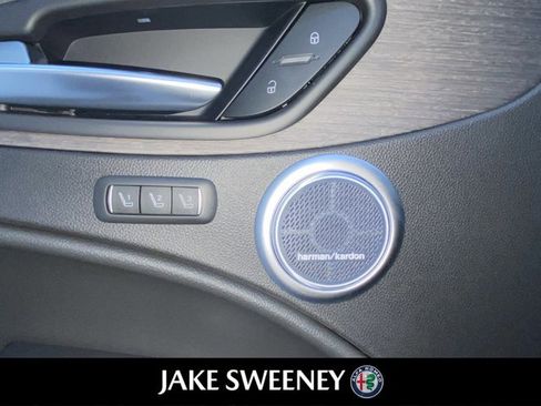 Used 2023 Alfa Romeo Stelvio Ti image 27