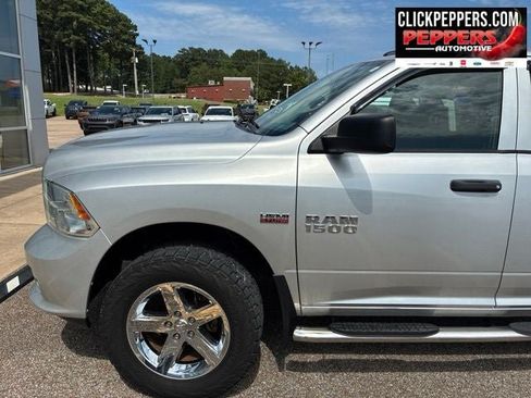 Used 2017 RAM 1500 Express AWD/4WD image 2