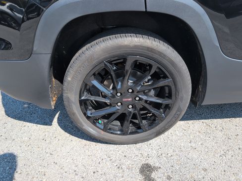 Used 2024 GMC Terrain SLE w/ Driver Convenience Package FWD image 8