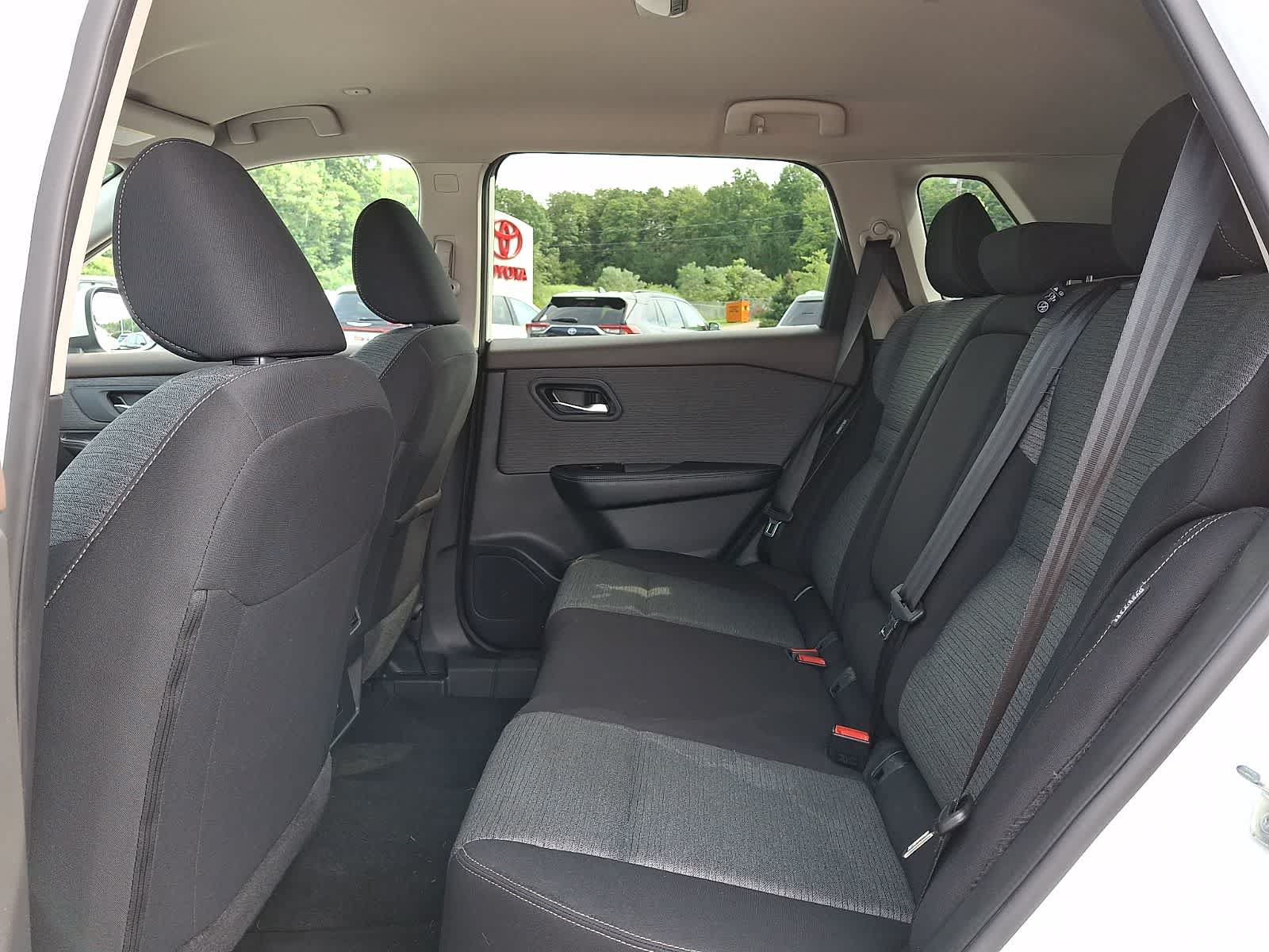 Used 2023 Nissan Rogue SV AWD/4WD image 11