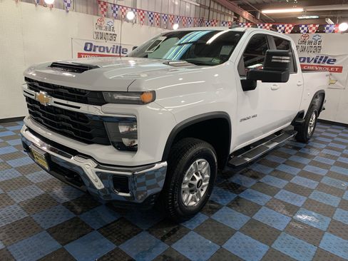 Used 2024 Chevrolet Silverado 2500 LT image 1